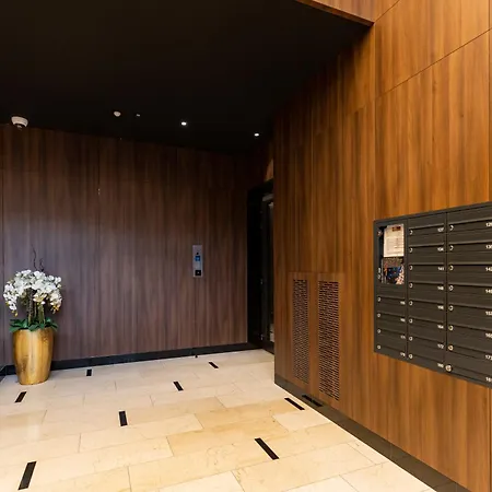 Mennica Lux City Centre By Renters Prestige